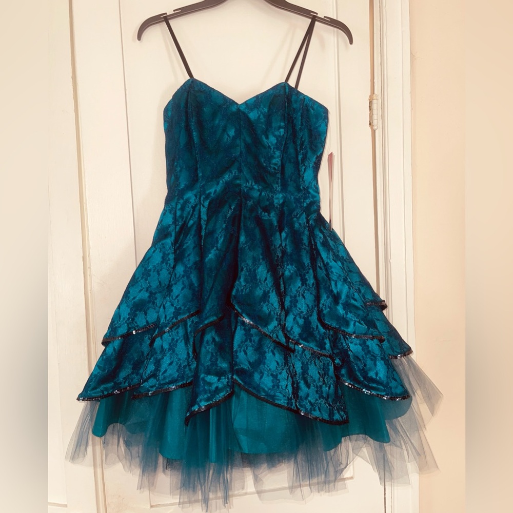 Morgan & Co NWT homecoming dress, size 5